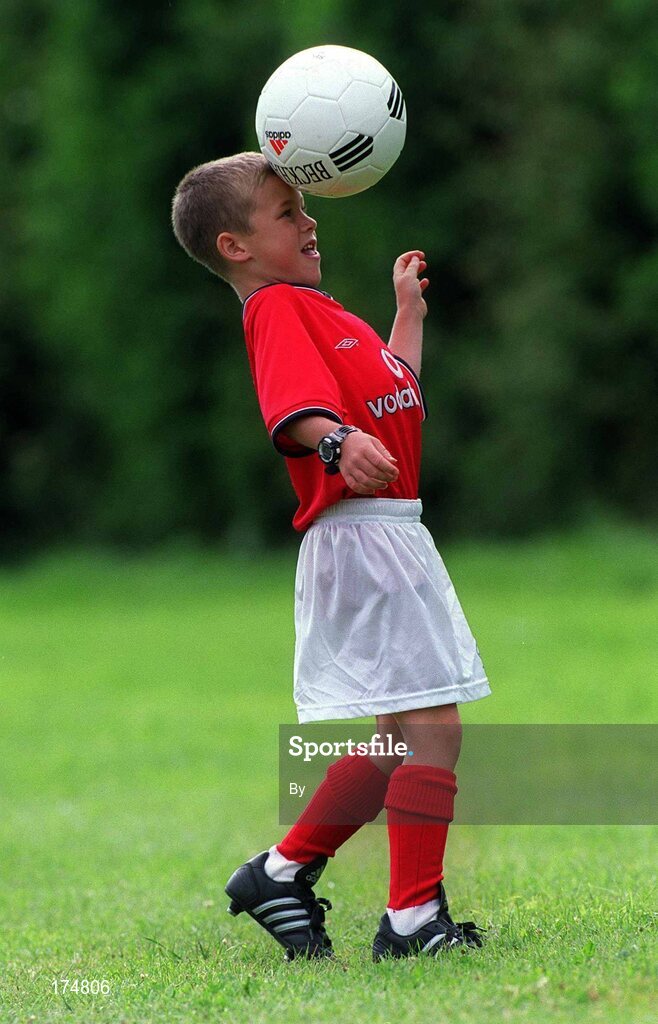 12 July 2002; Ross Murtagh. Soccer. Picture credit; David Maher / SPORTSFILE