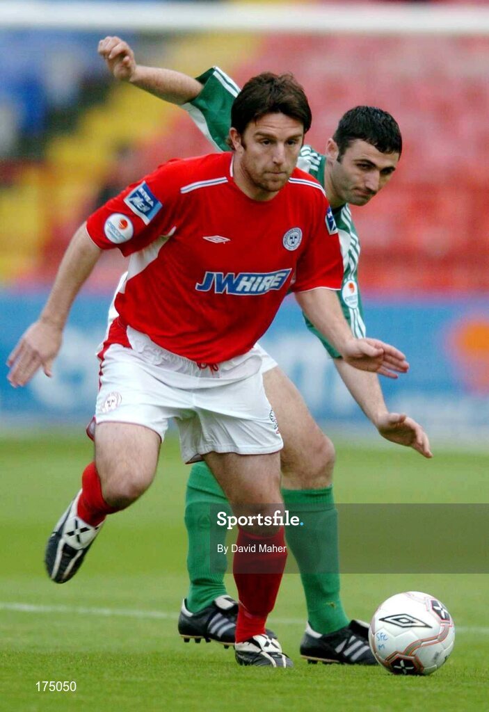 29 April 2005; Stuart Byrne, Shelbourne, in action against Stephen Fox, Bray Wanderers. eircom League, Premier Division, Shelbourne v Bray Wanderers, Tolka Park, Dublin. Picture credit; David Maher / SPORTSFILE