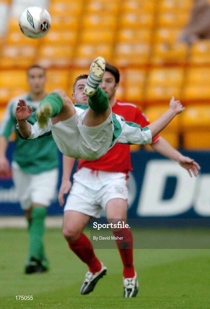 29 April 2005; Colm James, Bray Wanderers, in action against Stuart Byrne, Shelbourne. eircom League, Premier Division, Shelbourne v Bray Wanderers, Tolka Park, Dublin. Picture credit; David Maher / SPORTSFILE