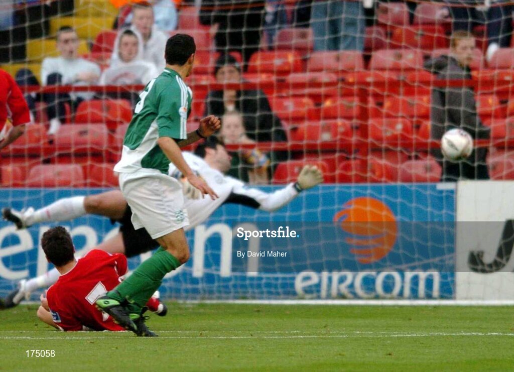 29 April 2005; Eammon Zayed, Bray Wanderers, defeats the Shelbourne goalkeeper Steve Williams to score his sides first goal. eircom League, Premier Division, Shelbourne v Bray Wanderers, Tolka Park, Dublin. Picture credit; David Maher / SPORTSFILE