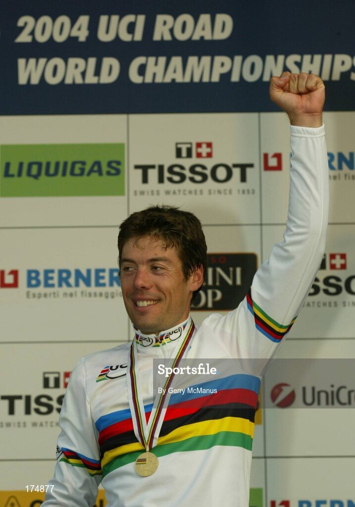 3 October 2004; Gold medallist in the Elite Men's Road Race, Oscar Freire of Spain, celebrates his victory. World Road Cycling Championship, Bardolino, Verona, Italy. Picture credit; Gerry McManus / SPORTSFILE