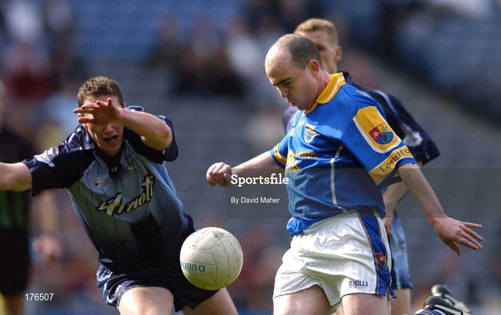 15 May 2005; Padraic Davis, Longford, in action against Barry Cahill, Dublin. Bank Of Ireland Leinster Senior Football Championship, Dublin v Longford, Croke Park, Dublin. Picture credit; David Maher / SPORTSFILE