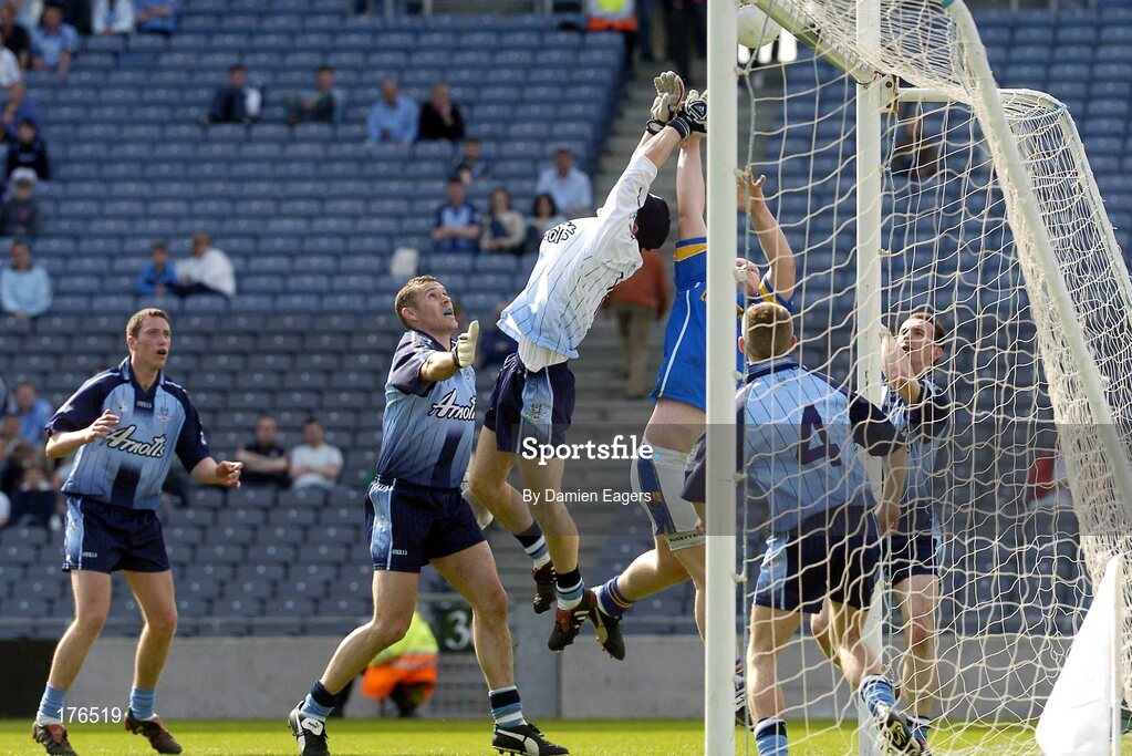 15 May 2005; Dublin players from left Barry Cahill, Ciaran Whelan, Stephen Cluxton, Goalkeeper, Stephen O'Shaughnessy and Paddy Christie in action against Niall Sheridan, Longford. Bank Of Ireland Leinster Senior Football Championship, Dublin v Longford, Croke Park, Dublin. Picture credit; Damien Eagers / SPORTSFILE