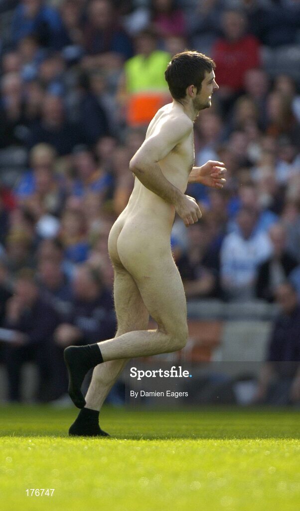 15 May 2005; A streaker runs on the pitch. Bank Of Ireland Leinster Senior Football Championship, Dublin v Longford, Croke Park, Dublin. Picture credit; Damien Eagers / SPORTSFILE