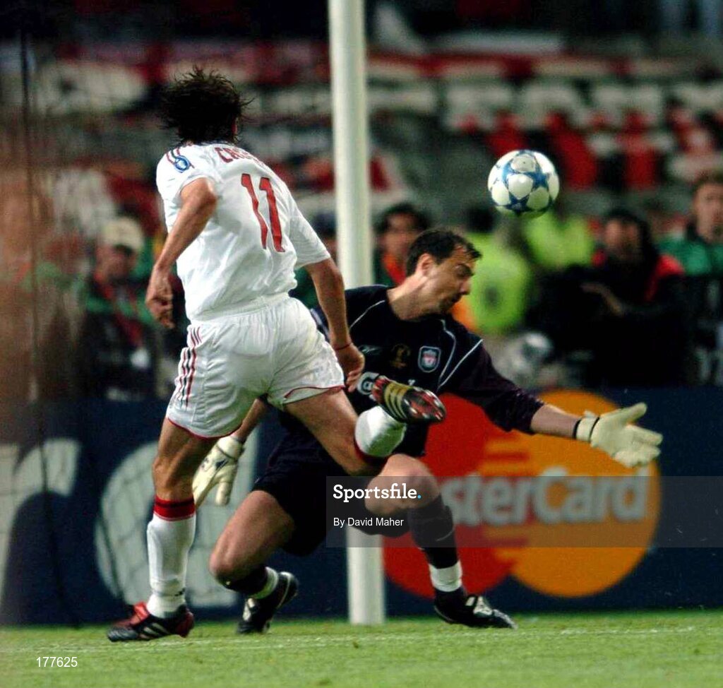 25 May 2005; Hernan Crespo, AC Milan, beats Liverpool goalkeeper Jerzy Dudek to score his sides third goal. UEFA Champions League Final, Liverpool v AC Milan, Atatürk Olympic Stadium, Istanbul, Turkey. Picture credit; David Maher / SPORTSFILE