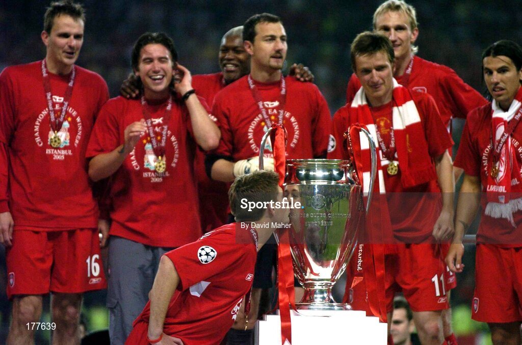 25 May 2005; Steven Gerard, Liverpool captain, kisses the Champions League Trophy, as his team-mates watch on, before the presentation. UEFA Champions League Final, Liverpool v AC Milan, Ataturk Olympic Stadium, Istanbul, Turkey. Picture credit; David Maher / SPORTSFILE