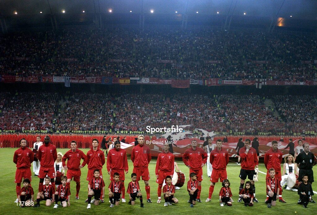 25 May 2005; Liverpool players line up before the start of the game. UEFA Champions League Final, Liverpool v AC Milan, Ataturk Olympic Stadium, Istanbul, Turkey. Picture credit; David Maher / SPORTSFILE