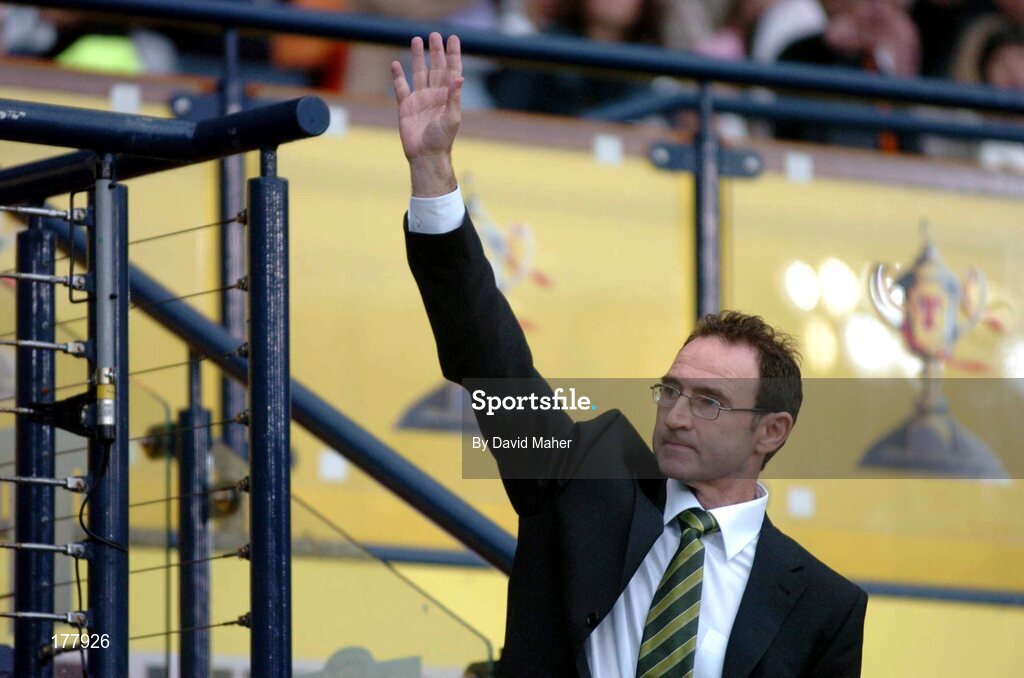 28 May 2005; Martin O'Neill, Glasgow Celtic manager, waves to the supporters for the last time as manager of Celtic in a competitive game. Scottish Cup Final, Glasgow Celtic v Dundee United, Hampden Park, Glasgow, Scotland. Picture credit; David Maher / SPORTSFILE