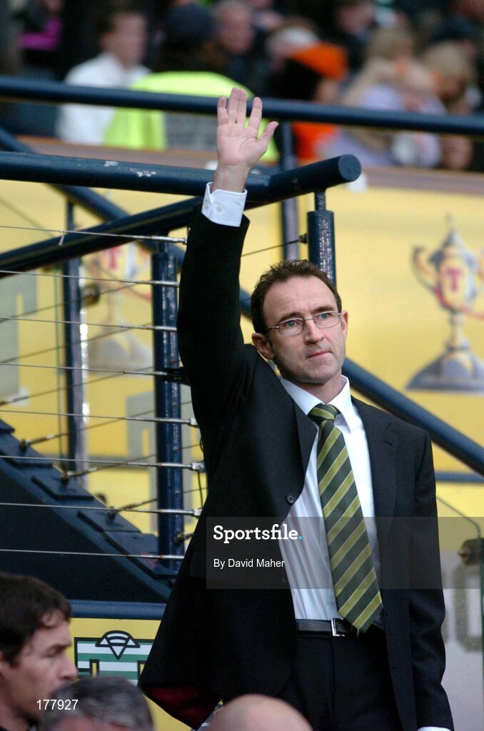 28 May 2005; Martin O'Neill, Glasgow Celtic manager, waves to the supporters for the last time as manager of Celtic in a competitive game. Scottish Cup Final, Glasgow Celtic v Dundee United, Hampden Park, Glasgow, Scotland. Picture credit; David Maher / SPORTSFILE