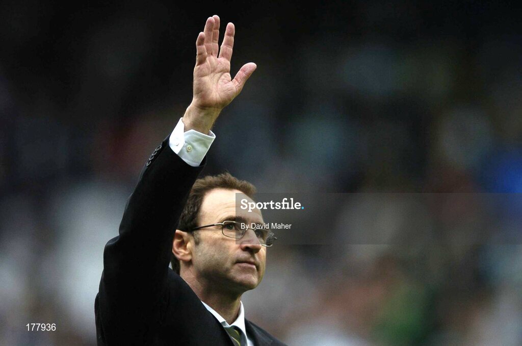 28 May 2005; Martin O'Neill, Glasgow Celtic manager, bids farewell to the Celtic supporters. Scottish Cup Final, Glasgow Celtic v Dundee United, Hampden Park, Glasgow, Scotland. Picture credit; David Maher / SPORTSFILE