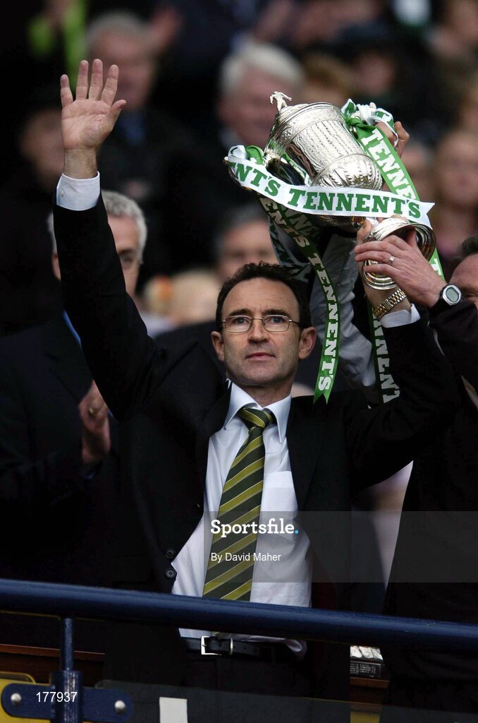 28 May 2005; Martin O'Neill, Glasgow Celtic manager, bids farewell to the Celtic supporters. Scottish Cup Final, Glasgow Celtic v Dundee United, Hampden Park, Glasgow, Scotland. Picture credit; David Maher / SPORTSFILE