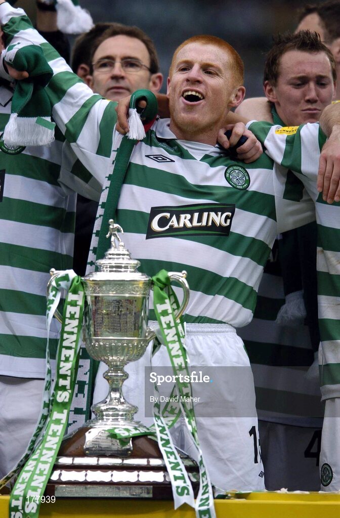 28 May 2005; Neil Lennon, Glasgow Celtic, celebrates at the end of the game with his manager Martin O'Neill, left. Scottish Cup Final, Glasgow Celtic v Dundee United, Hampden Park, Glasgow, Scotland. Picture credit; David Maher / SPORTSFILE