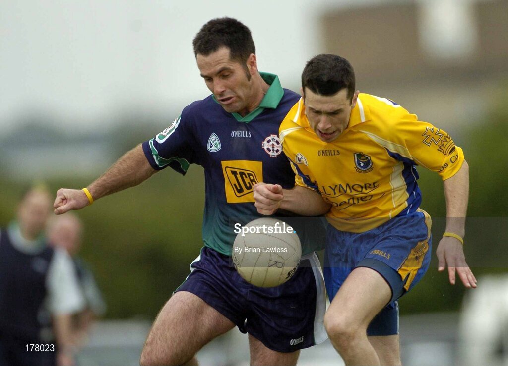 29 May 2005; John Rogers, Roscommon, in action against Scott Doran, London. Bank of Ireland Connacht Senior Football Championship, London v Roscommon, Emerald Gaelic Grounds, Ruislip, London. Picture credit; Brian Lawless / SPORTSFILE