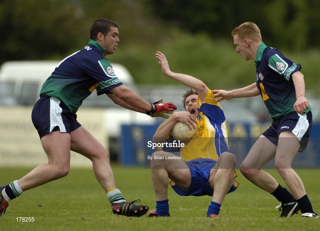 29 May 2005; David Casey, Roscommon, in action against Paul Hehir, left, and Paddy Quinn, London. Bank of Ireland Connacht Senior Football Championship, London v Roscommon, Emerald Gaelic Grounds, Ruislip, London. Picture credit; Brian Lawless / SPORTSFILE