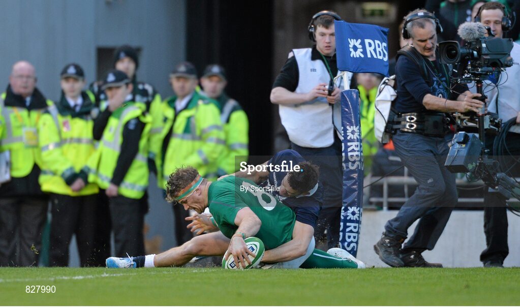 2 February 2014; Ireland's Jamie Heaslip steps into touch as he prepares to touch the ball down for a disallowed try under pressure from Scotland's Max Evans. RBS Six Nations Rugby Championship, Ireland v Scotland, Aviva Stadium, Lansdowne Road, Dublin. Photo by Sportsfile