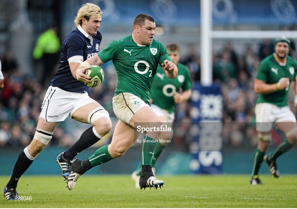 2 February 2014; Cian Healy, Ireland, races clear of Richie Gray, Scotland. RBS Six Nations Rugby Championship, Ireland v Scotland, Aviva Stadium, Lansdowne Road, Dublin. Picture credit: Brendan Moran / SPORTSFILE