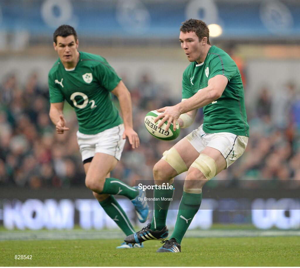 2 February 2014; Ireland's Peter O'Mahony, right, passes to team-mate Jonathan Sexton. RBS Six Nations Rugby Championship, Ireland v Scotland, Aviva Stadium, Lansdowne Road, Dublin. Picture credit: Brendan Moran / SPORTSFILE