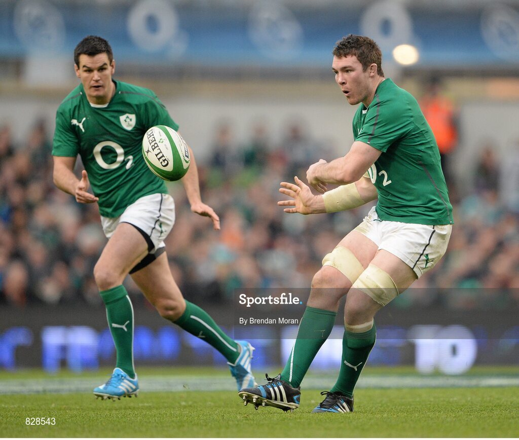 2 February 2014; Ireland's Peter O'Mahony, right, passes to team-mate Jonathan Sexton. RBS Six Nations Rugby Championship, Ireland v Scotland, Aviva Stadium, Lansdowne Road, Dublin. Picture credit: Brendan Moran / SPORTSFILE