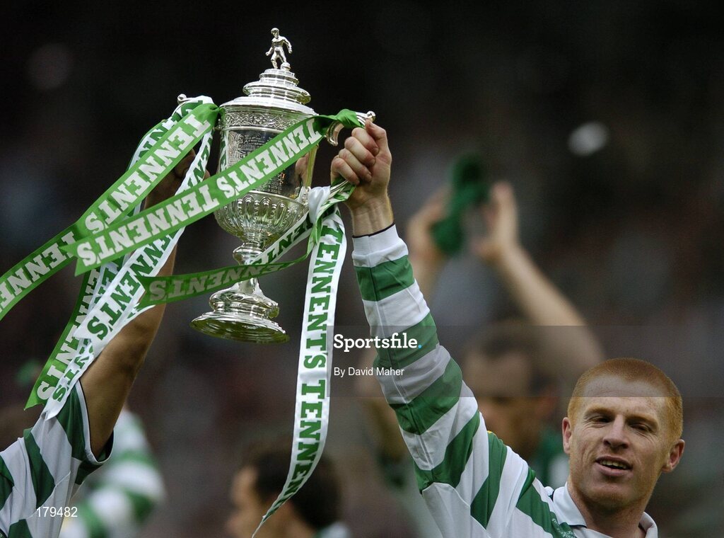 28 May 2005; Neil Lennon, Glasgow Celtic, celebrates with the cup. Scottish Cup Final, Glasgow Celtic v Dundee United, Hampden Park, Glasgow, Scotland. Picture credit; David Maher / SPORTSFILE