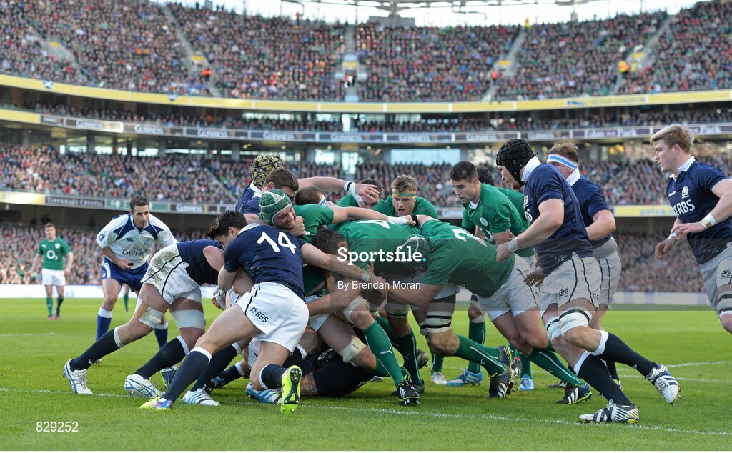2 February 2014; The Ireland team push a rolling maul towards the try line. RBS Six Nations Rugby Championship, Ireland v Scotland, Aviva Stadium, Lansdowne Road, Dublin. Picture credit: Brendan Moran / SPORTSFILE