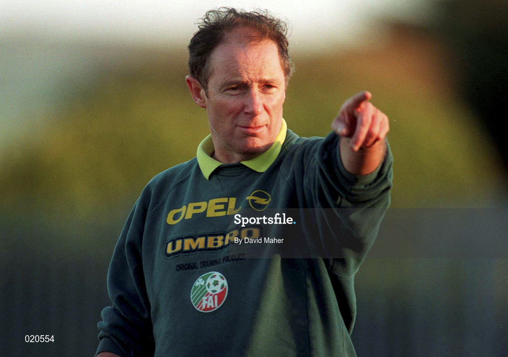 21 January 1999; Manager Brian Kerr during a Republic of Ireland U17 squad training session at St Fintan's School in Sutton, Dublin. Photo by David Maher/Sportsfile