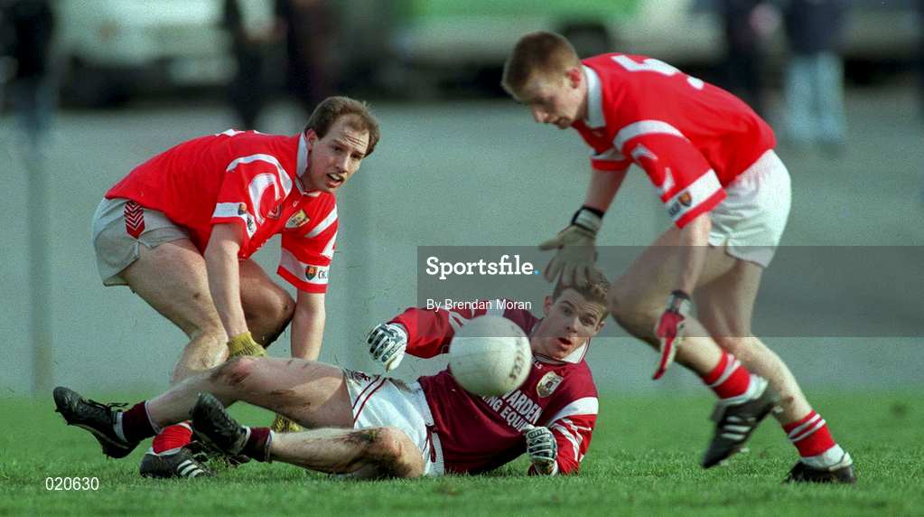 14 February 1999; Niall Finnegan of Galway in action against Ronan McCarthy, left, and Donagh Wiseman of Cork during the Allianz National Football League Division 1 match between Cork and Galway at Páirc Uí Rinn in Cork. Photo by Brendan Moran/Sportsfile