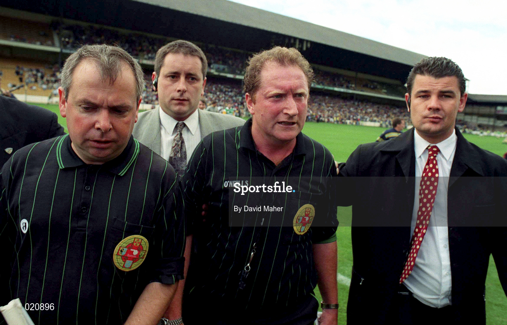 22 August 1998; Referee Jimmy Cooney, having blown the full-time whistle early, is escorted from the pitch by linesman Aodan Mac Suibhne, left, and Croke Park security staff after the Guinness All-Ireland Hurling All-Ireland Senior Championship Semi-Final Replay match between Clare and Offaly at Croke Park in Dublin. Photo by David Maher/Sportsfile
