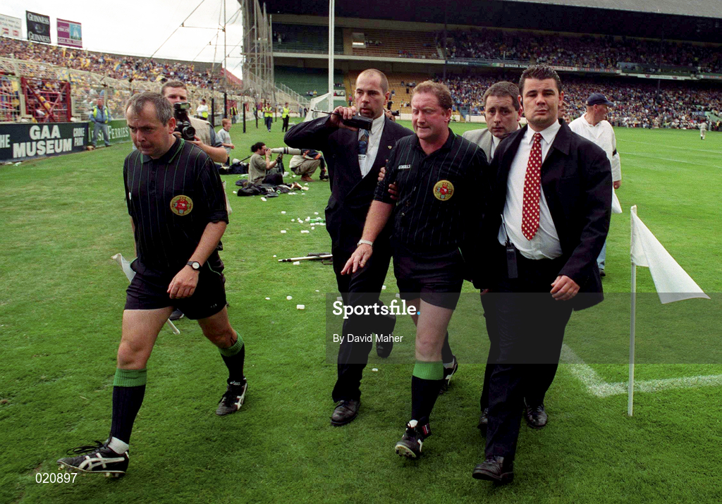 22 August 1998; Referee Jimmy Cooney, having blown the full-time whistle early, is escorted from the pitch by linesman Aodan Mac Suibhne, left, and Croke Park security staff after the Guinness All-Ireland Hurling All-Ireland Senior Championship Semi-Final Replay match between Clare and Offaly at Croke Park in Dublin. Photo by David Maher/Sportsfile