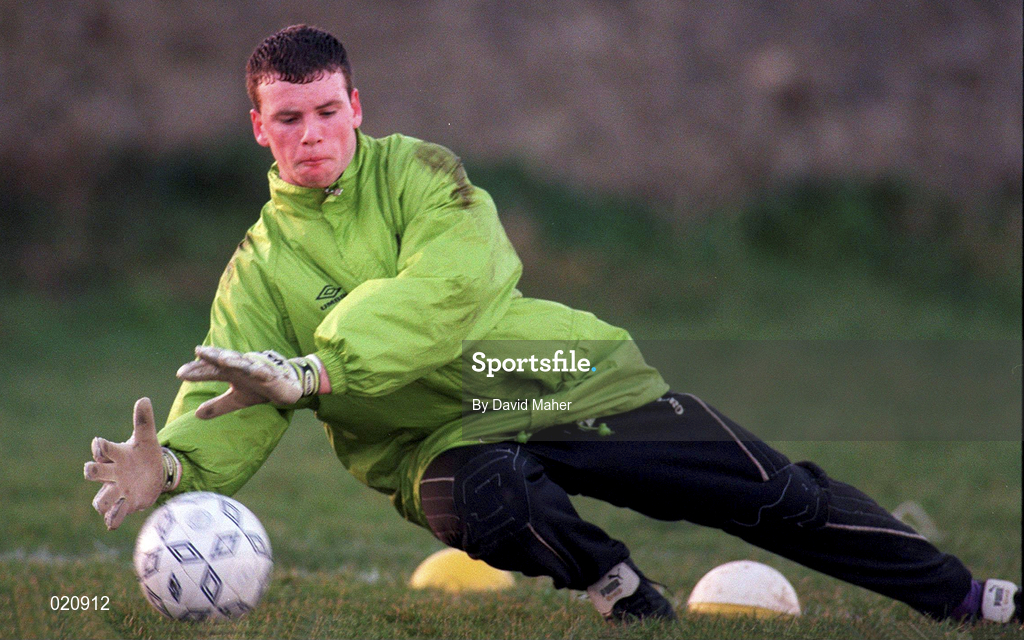 21 January 1999; Joe Murphy during a Republic of Ireland U17 squad training session at St Fintan's School in Sutton, Dublin. Photo by David Maher/Sportsfile