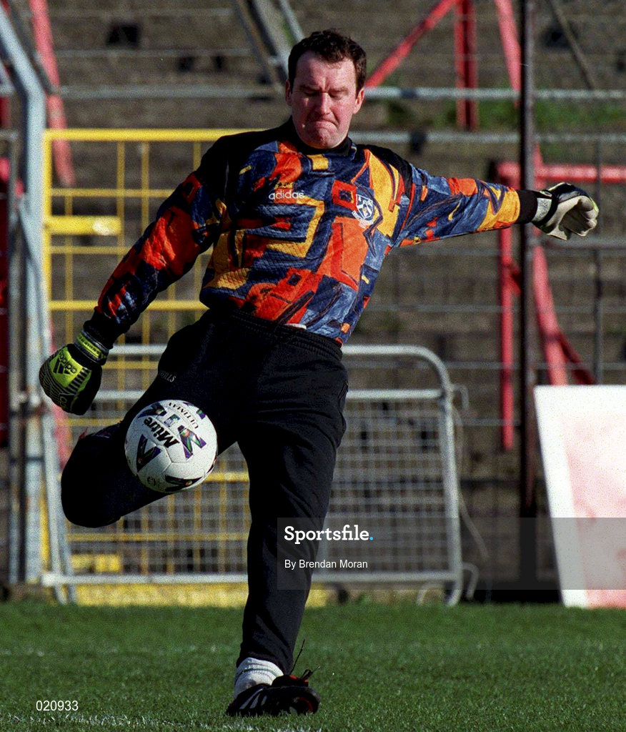 7 February 1999; John Walsh of Bray Wanderers during the Harp Lager National League Premier Division match between Bohemians and Bray Wanderers at Dalymount Park in Dublin. Photo by Brendan Moran/Sportsfile