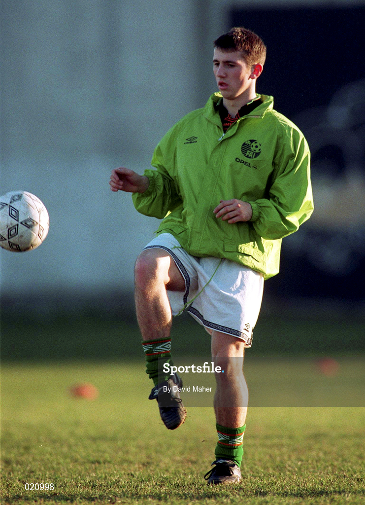 21 January 1999; Liam Miller during a Republic of Ireland U17 squad training session at St Fintan's School in Sutton, Dublin. Photo by David Maher/Sportsfile