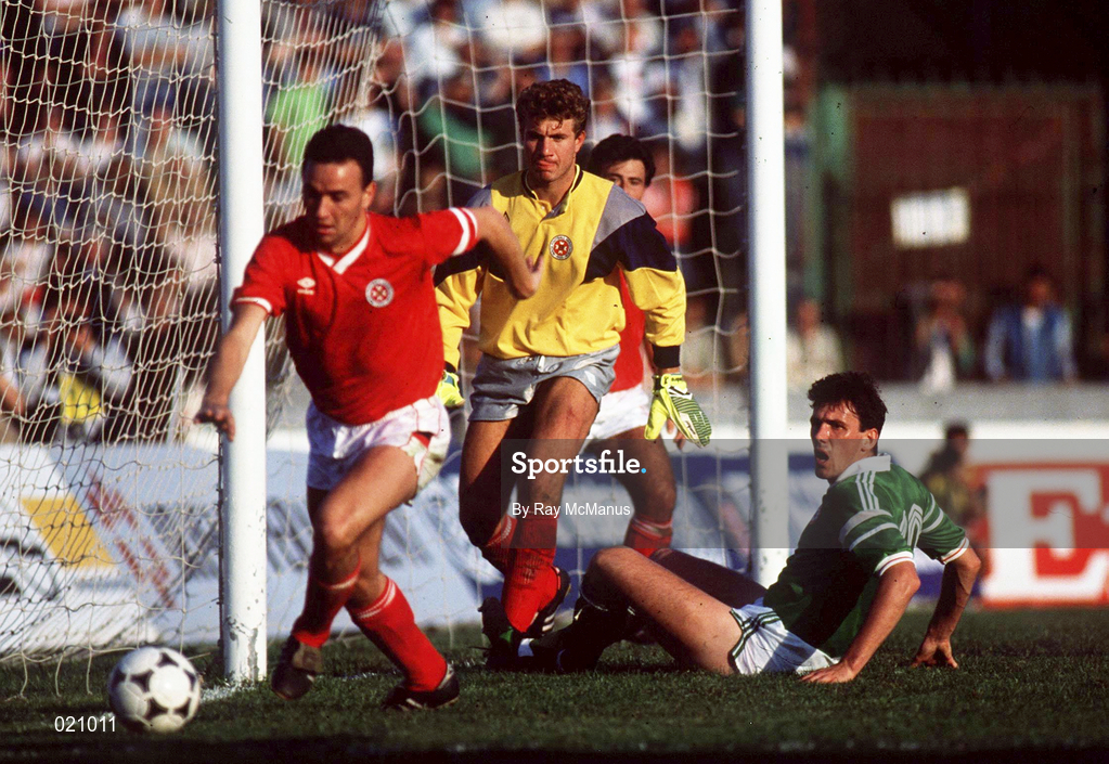 15 November 1989; Tony Cascarino of Republic of Ireland looks on alongside Malt agoalkeeper Reggie Cini as John Buttigieg of Malta clears during the 1990 FIFA World Cup Qualifier match between Malta and the Republic of Ireland at the Ta'Qali National Stadium in Valetta, Malta. Photo by Ray McManus/Sportsfile