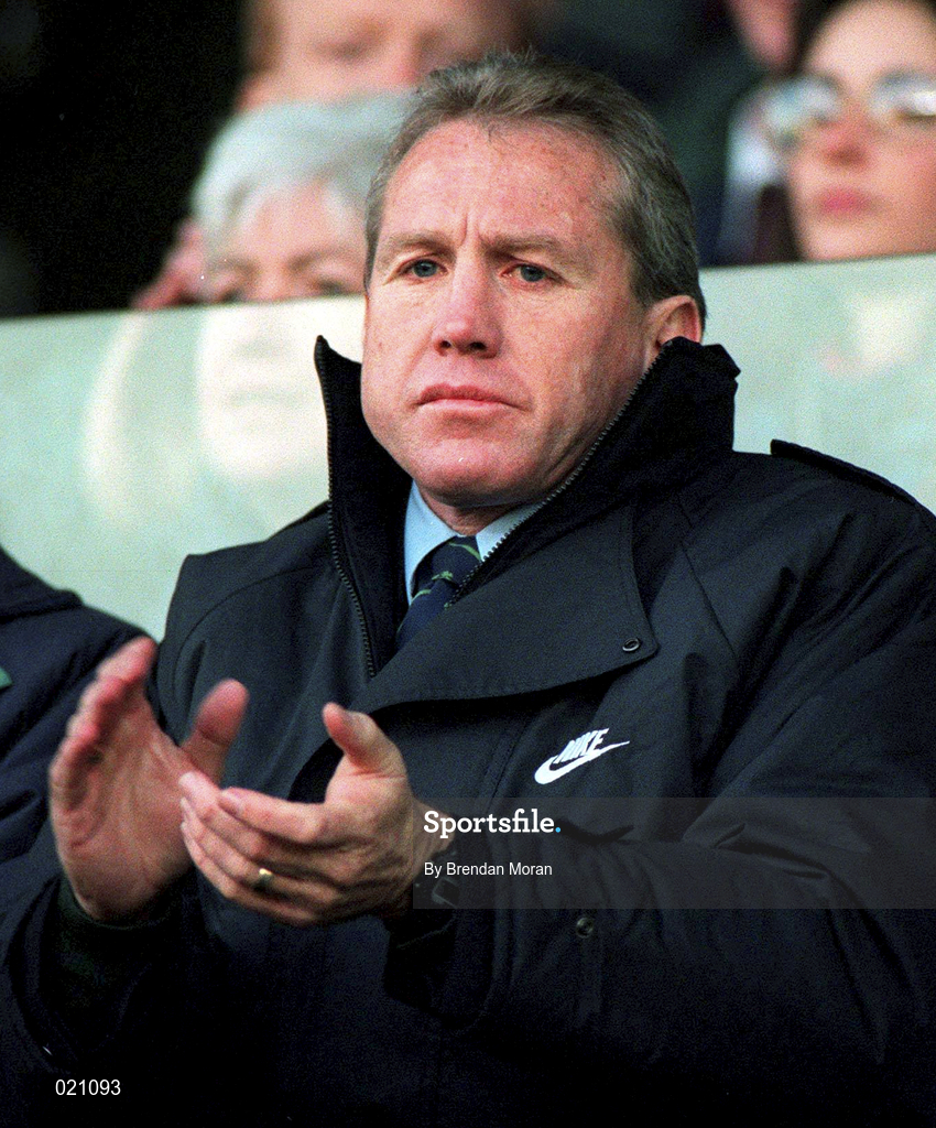 18 November 1995; Ireland head coach Murray Kidd during the Autumn International match between Ireland and Fiji at Lansdowne Road in Dublin. Photo by Brendan Moran/Sportsfile