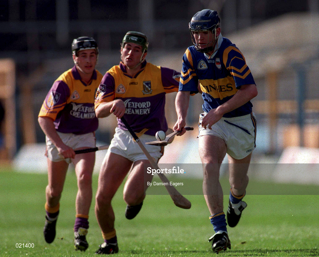 21 March 1999; William Maher of Tipperary in action against Rory McCarthy, left, and Declan Ruth of Wexford during the Church and General National Hurling League Division 1B match between Tipperary and Wexford at Semple Stadium in Thurles, Tipperary. Photo by Damien Eagers/Sportsfile