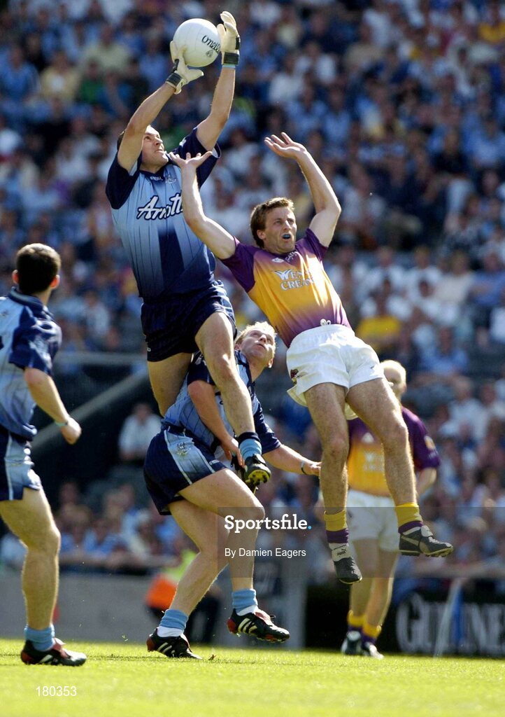 19 June 2005; Ciaran Whelan, Dublin, supported by team-mate Shane Ryan, claims the ball ahead of Wexford's David Fogarty. Bank of Ireland Leinster Senior Football Championship Semi-Final, Dublin v Wexford, Croke Park, Dublin. Picture credit; Damien Eagers / SPORTSFILE
