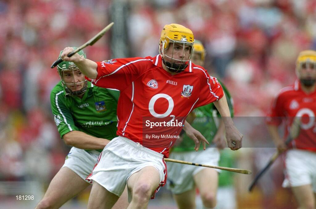 26 June 2005; Cathal Naughton, Cork, in action against David Moloney, Limerick. Munster Minor Hurling Championship Final, Cork v Limerick, Pairc Ui Chaoimh, Cork. Picture Credit; Ray McManus / SPORTSFILE