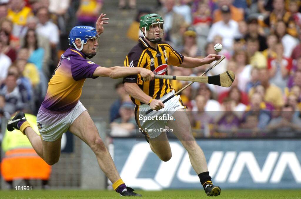 3 July 2005; Henry Shefflin, Kilkenny, in action against David O'Connor, Wexford. Guinness Leinster Senior Hurling Championship Final, Kilkenny v Wexford, Croke Park, Dublin. Picture credit; Damien Eagers / SPORTSFILE