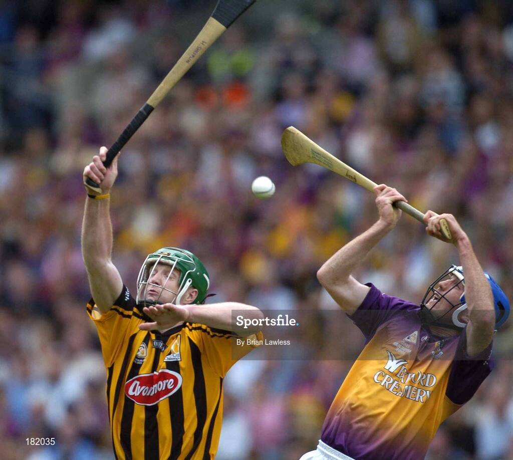 3 July 2005; Henry Shefflin, Kilkenny, in action against Diarmuid Lyng, Wexford. Guinness Leinster Senior Hurling Championship Final, Kilkenny v Wexford, Croke Park, Dublin. Picture credit; Brian Lawless / SPORTSFILE