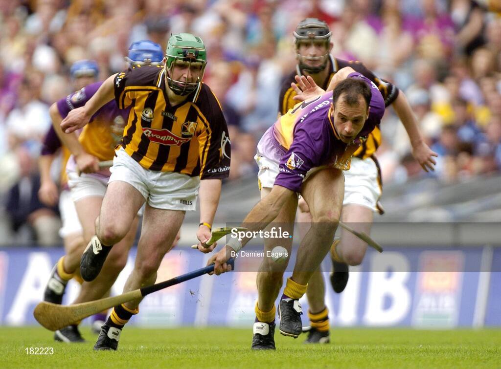 3 July 2005; Henry Shefflin, Kilkenny, in action against Darragh Ryan, Wexford. Guinness Leinster Senior Hurling Championship Final, Kilkenny v Wexford, Croke Park, Dublin. Picture credit; Damien Eagers / SPORTSFILE