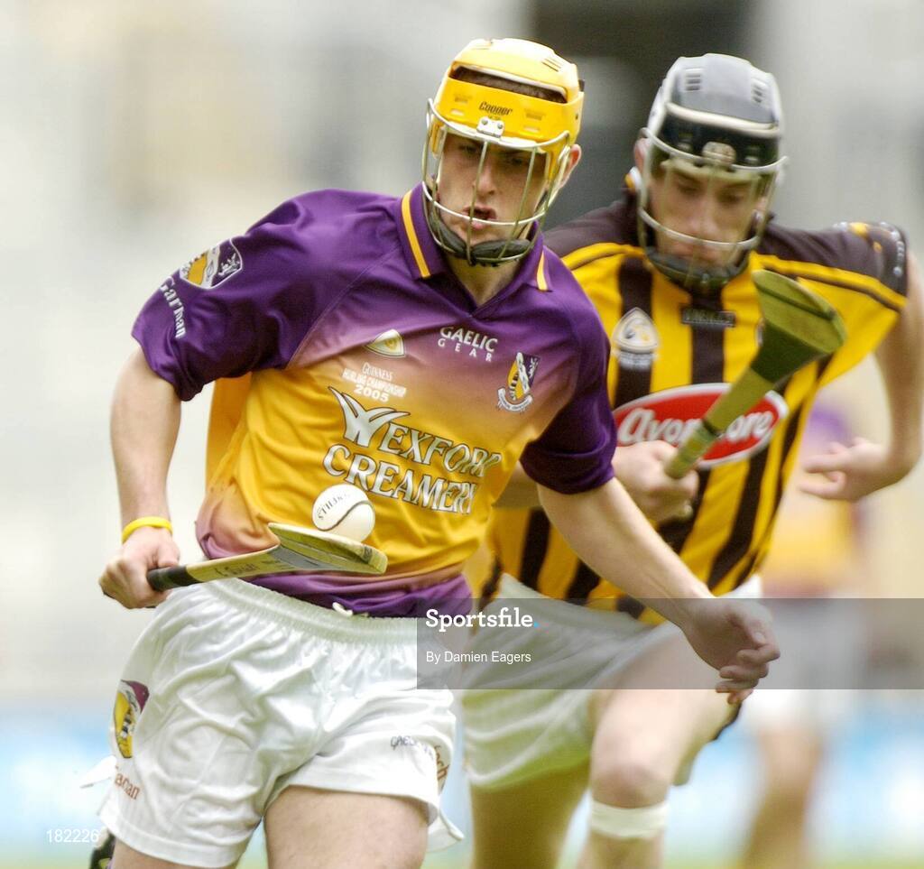 3 July 20005; Eoin Quigley, Wexford, in action against Derek Lyng, Kilkenny. Guinness Leinster Senior Hurling Championship Final, Kilkenny v Wexford, Croke Park, Dublin. Picture credit; Damien Eagers / SPORTSFILE