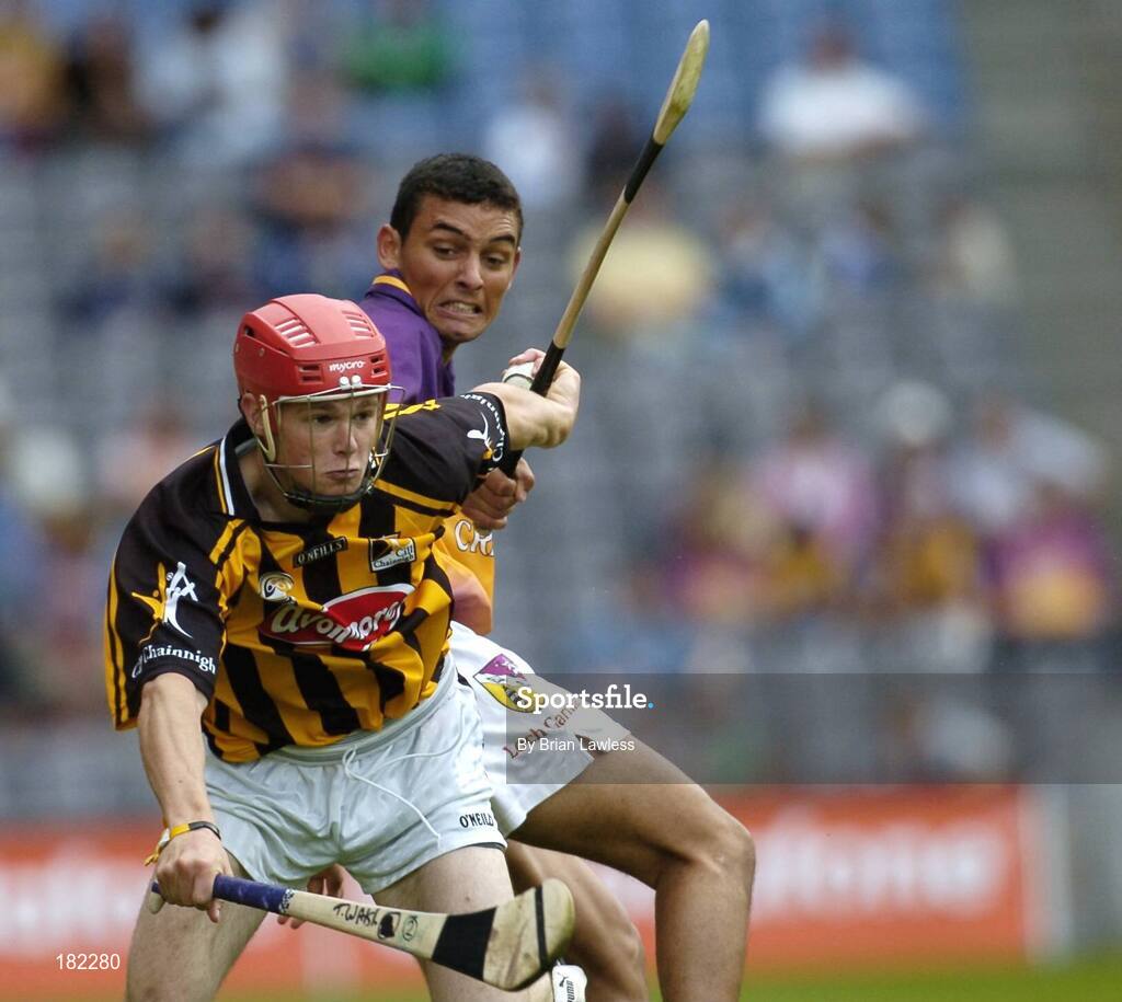 3 July 2005; Tommy Walsh, Kilkenny, in action against Keith Rossiter, Wexford. Guinness Leinster Senior Hurling Championship Final, Kilkenny v Wexford, Croke Park, Dublin. Picture credit; Brian Lawless / SPORTSFILE