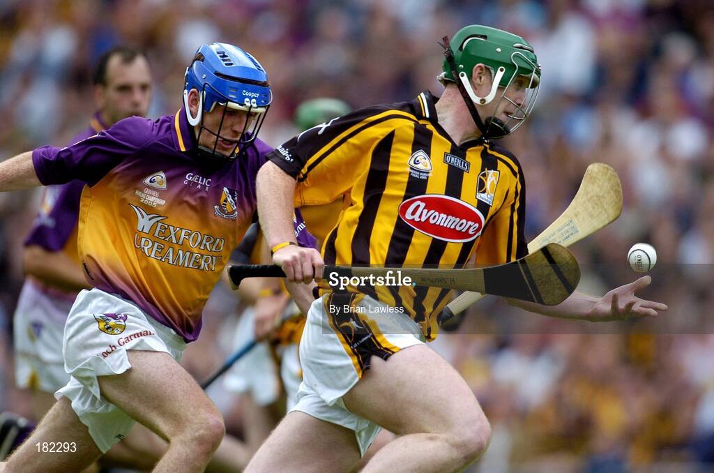 3 July 2005; Henry Shefflin, Kilkenny, in action against Diarmuid Lyng, Wexford. Guinness Leinster Senior Hurling Championship Final, Kilkenny v Wexford, Croke Park, Dublin. Picture credit; Brian Lawless / SPORTSFILE