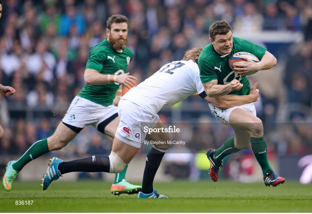 22 February 2014; Brian O'Driscoll, Ireland, is tackled by Billy Twelvetrees, England. RBS Six Nations Rugby Championship, England v Ireland, Twickenham Stadium, Twickenham, London, England. Picture credit: Stephen McCarthy / SPORTSFILE