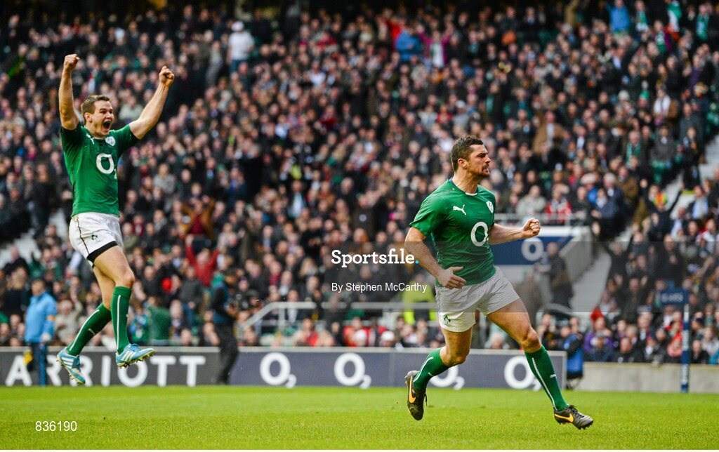 22 February 2014; Rob Kearney, Ireland, celebrates scoring his side's first try with team-mate Jonathan Sexton. RBS Six Nations Rugby Championship, England v Ireland, Twickenham Stadium, Twickenham, London, England. Picture credit: Stephen McCarthy / SPORTSFILE