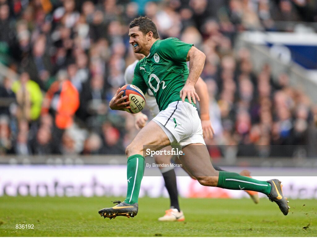 22 February 2014; Ireland's Rob Kearney breaks through the England defence to score his side's first try. RBS Six Nations Rugby Championship, England v Ireland. Twickenham Stadium, Twickenham, London, England. Picture credit: Brendan Moran / SPORTSFILE