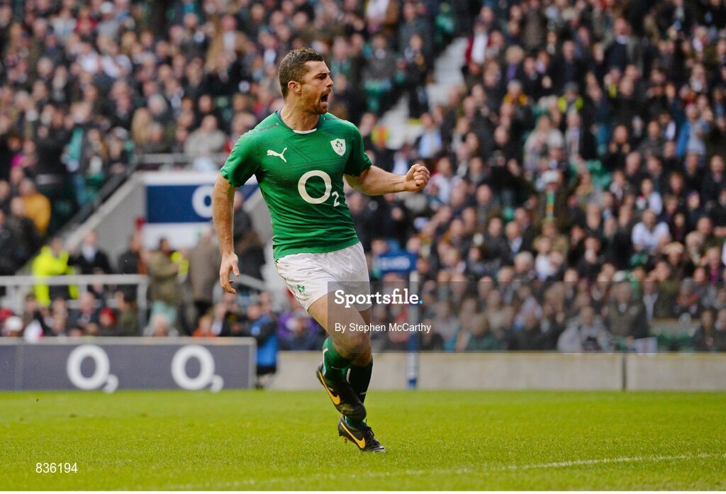 22 February 2014; Rob Kearney, Ireland, celebrates scoring his side's first try. RBS Six Nations Rugby Championship, England v Ireland, Twickenham Stadium, Twickenham, London, England. Picture credit: Stephen McCarthy / SPORTSFILE