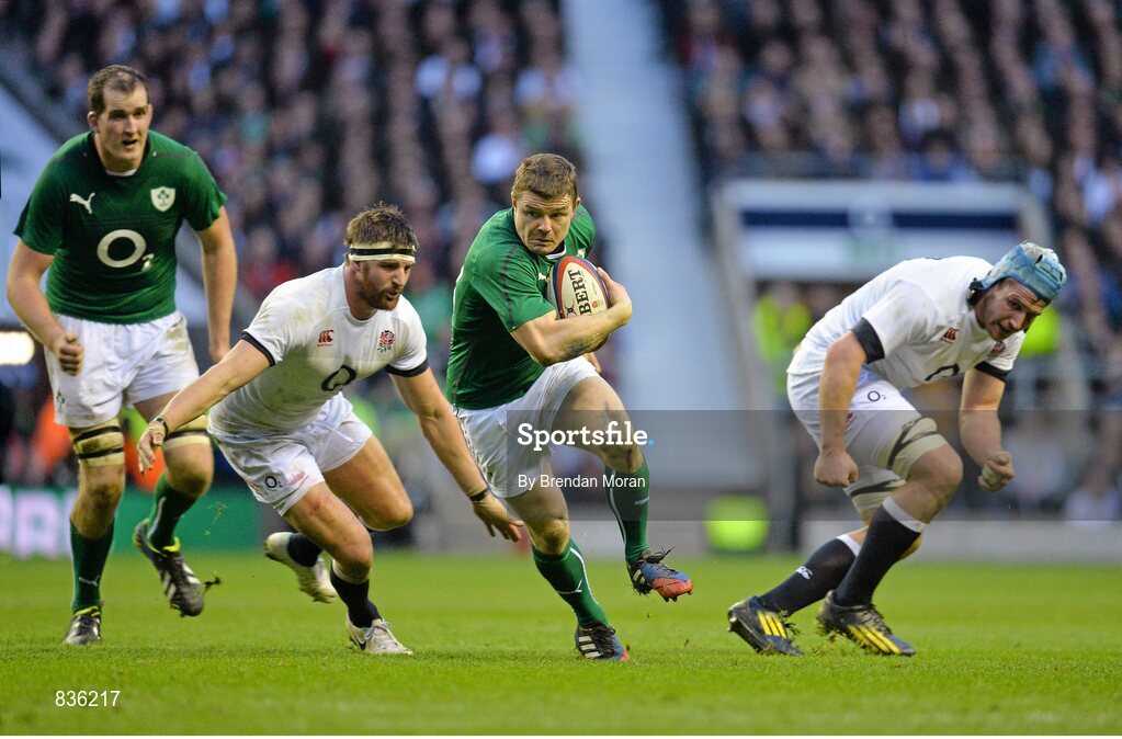22 February 2014; Brian O'Driscoll, Ireland, breaks through the England defence. RBS Six Nations Rugby Championship, England v Ireland. Twickenham Stadium, Twickenham, London, England. Picture credit: Brendan Moran / SPORTSFILE