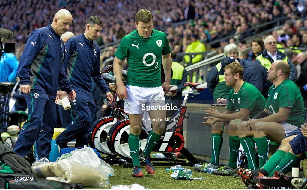 22 February 2014; Brian O'Driscoll, Ireland, leaves the pitch before the final whistle. RBS Six Nations Rugby Championship, England v Ireland. Twickenham Stadium, Twickenham, London, England. Picture credit: Brendan Moran / SPORTSFILE