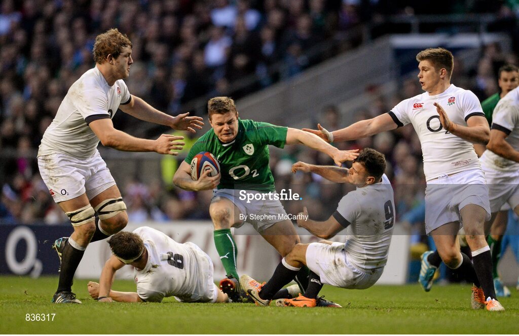 22 February 2014; Brian O'Driscoll, Ireland, hands off Danny Care, England. RBS Six Nations Rugby Championship, England v Ireland, Twickenham Stadium, Twickenham, London, England. Picture credit: Stephen McCarthy / SPORTSFILE
