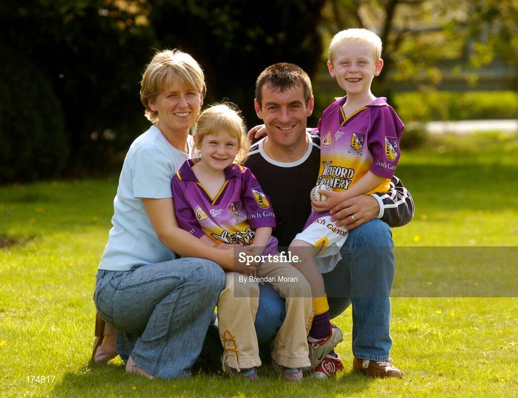 6 August 2004; Wexford hurler Liam Dunne pictured with his wife Eithne and children Aoife and Billy. Oulart-the-Ballagh, Co. Wexford. Picture credit; Brendan Moran / SPORTSFILE